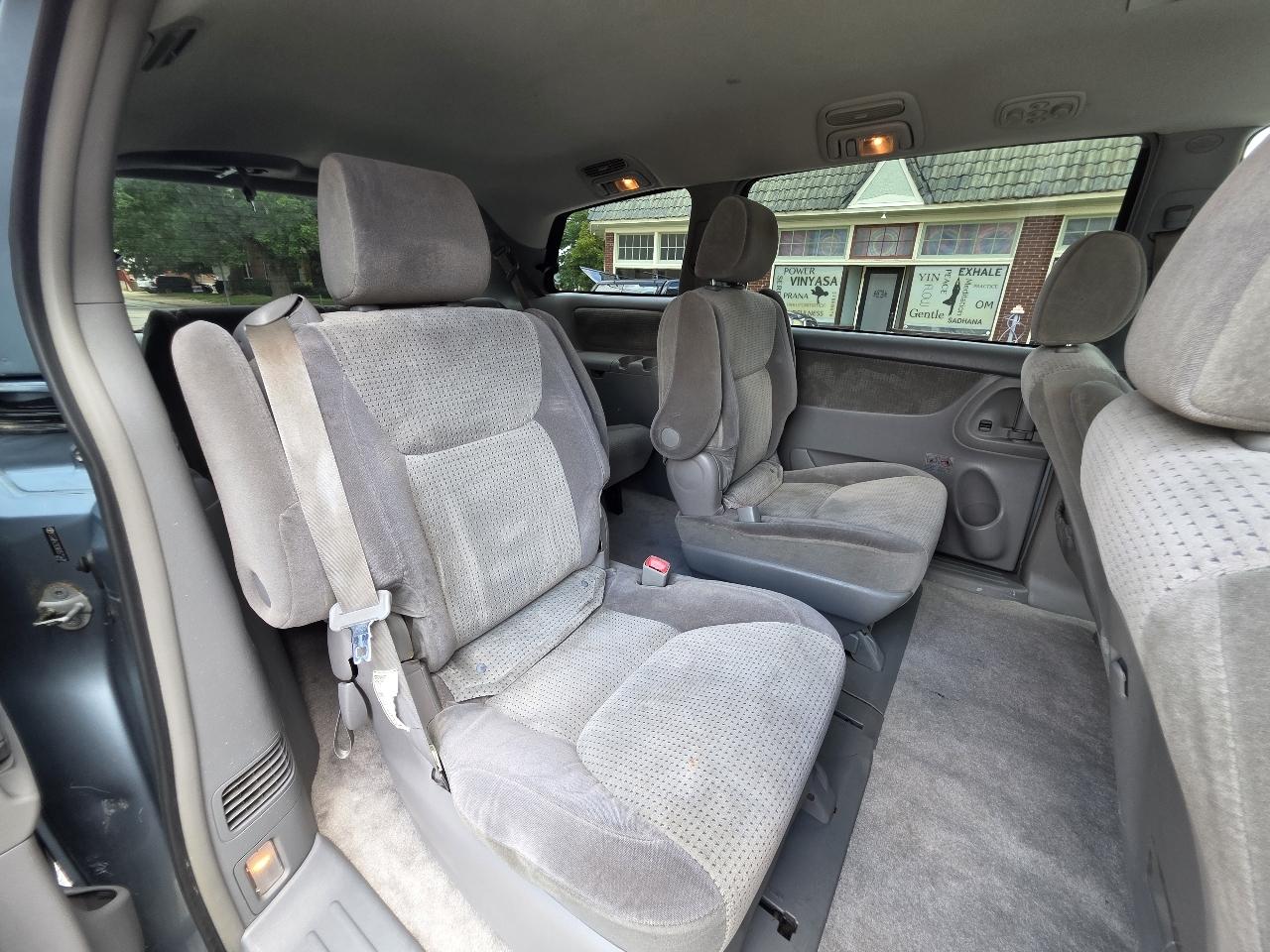 Toyota Sienna LE 7-Passenger 2006