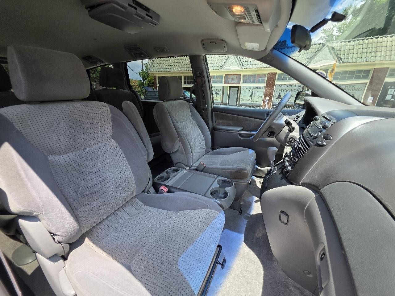 Toyota Sienna LE 7-Passenger 2006