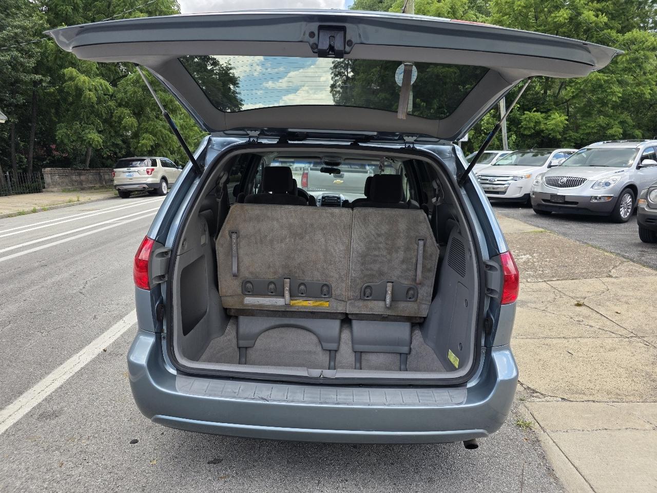 Toyota Sienna LE 7-Passenger 2006