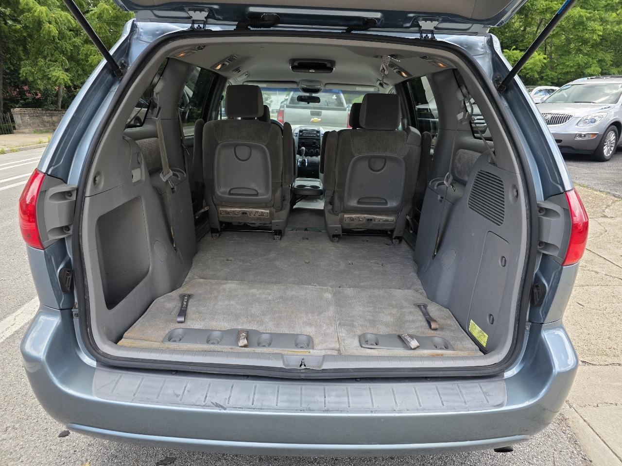 Toyota Sienna LE 7-Passenger 2006