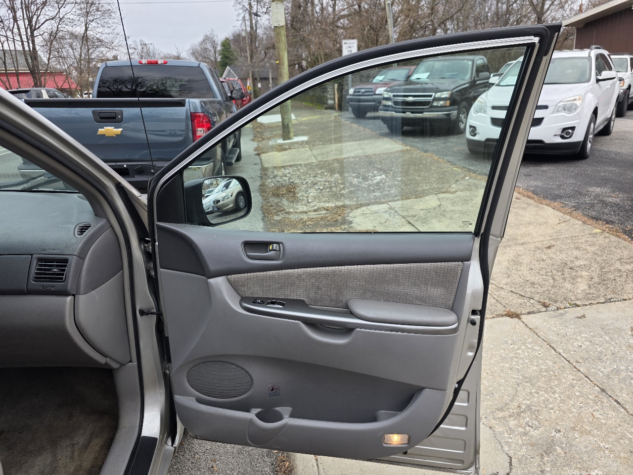 Toyota Sienna LE FWD 8-Passenger Seating 2008