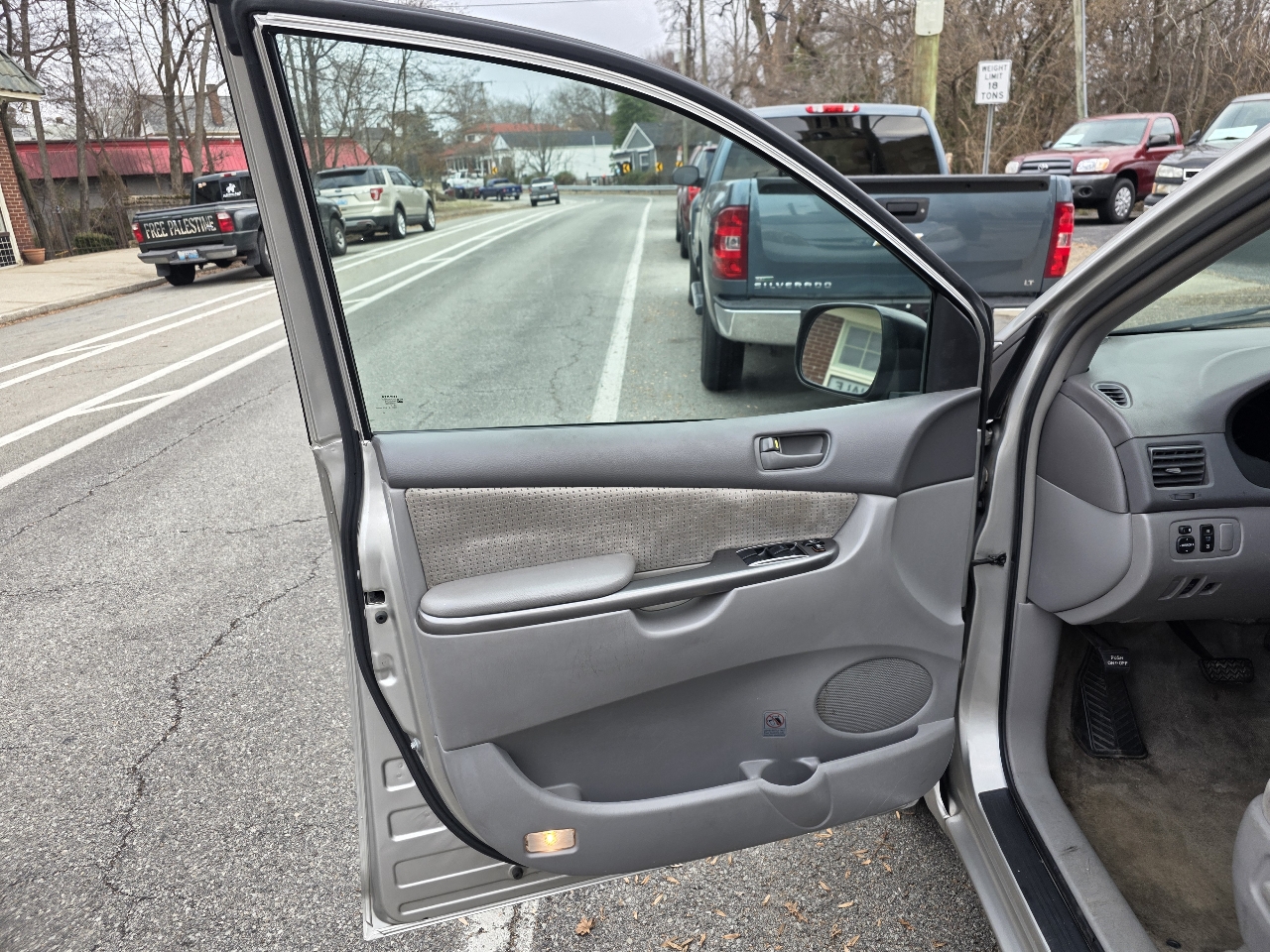 Toyota Sienna LE FWD 8-Passenger Seating 2008