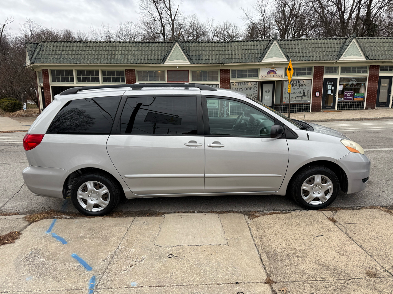 Toyota Sienna LE FWD 8-Passenger Seating 2008