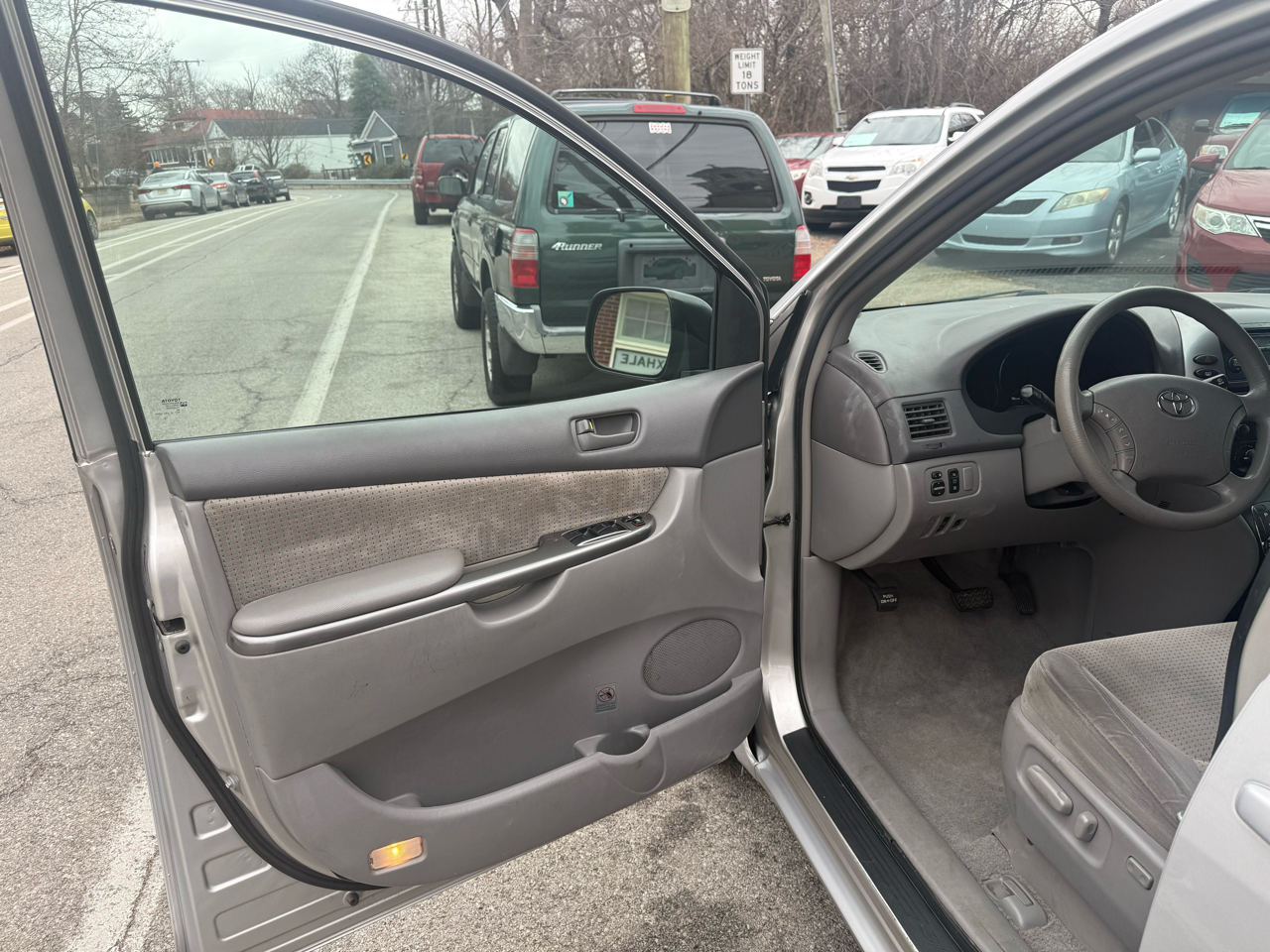 Toyota Sienna LE FWD 8-Passenger Seating 2008