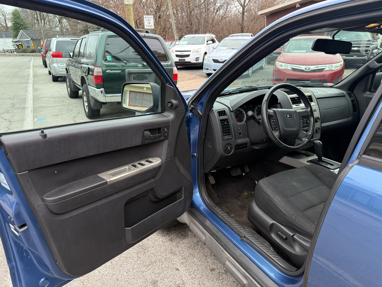 Ford Escape XLT FWD I4 2009