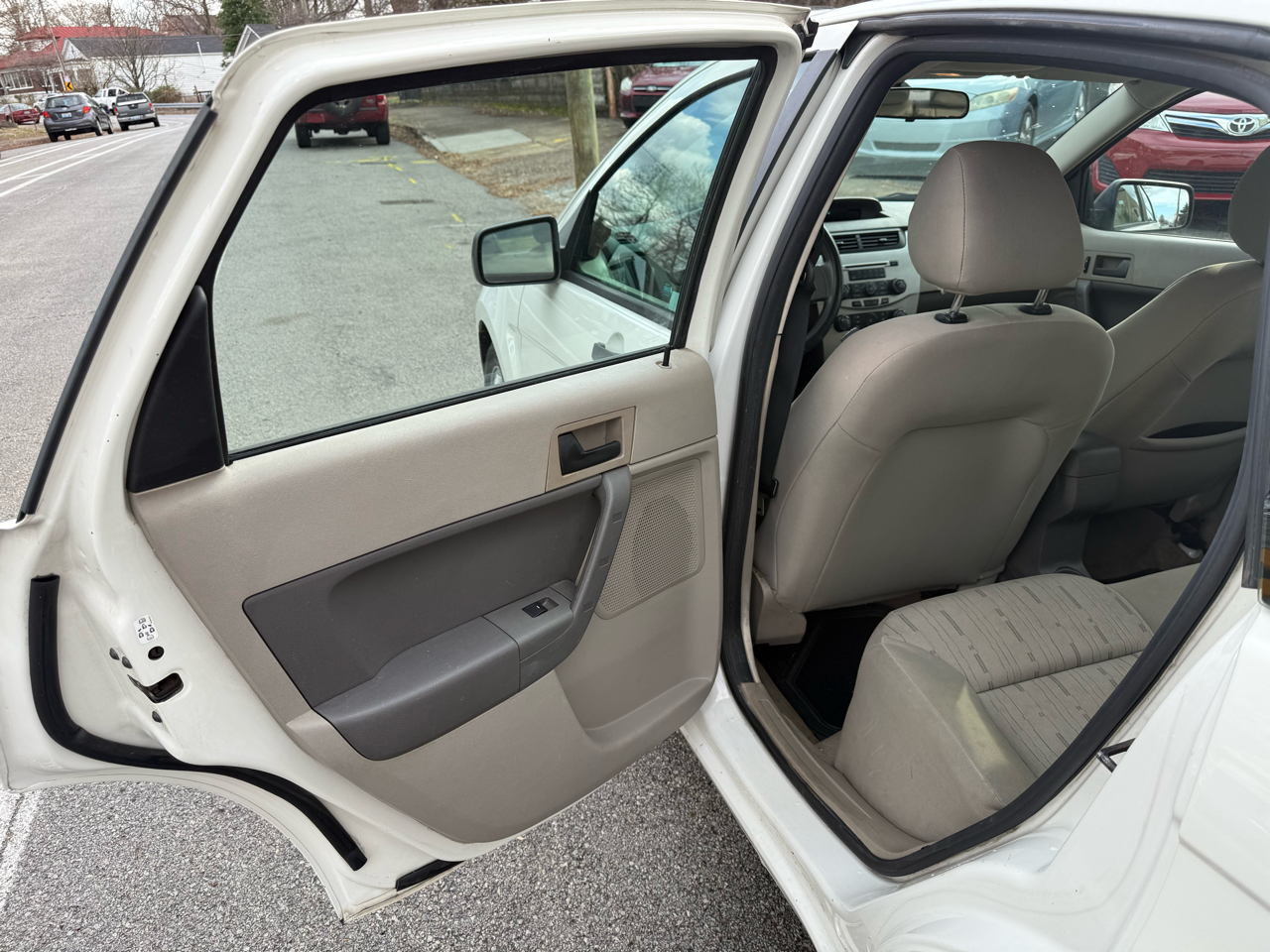 Ford Focus SE Sedan 2009