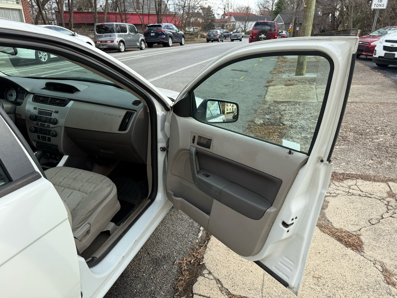 Ford Focus SE Sedan 2009
