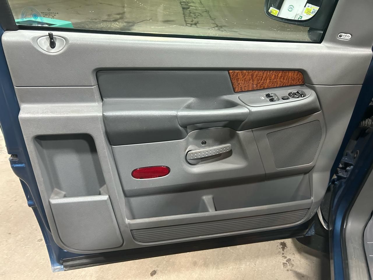 Dodge Ram 1500 SLT 4WD 2006