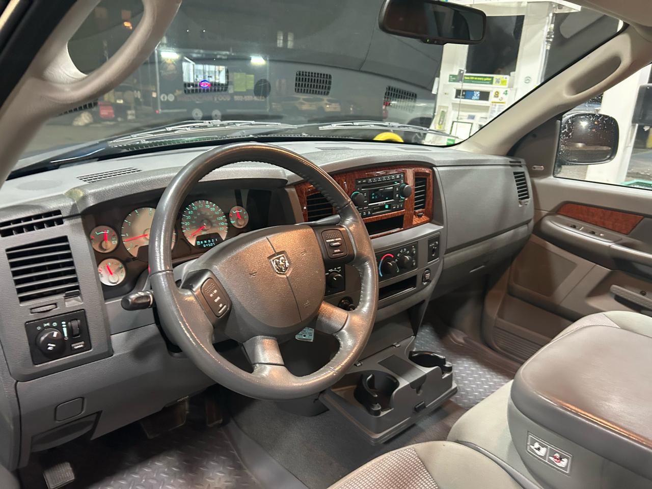 Dodge Ram 1500 SLT 4WD 2006