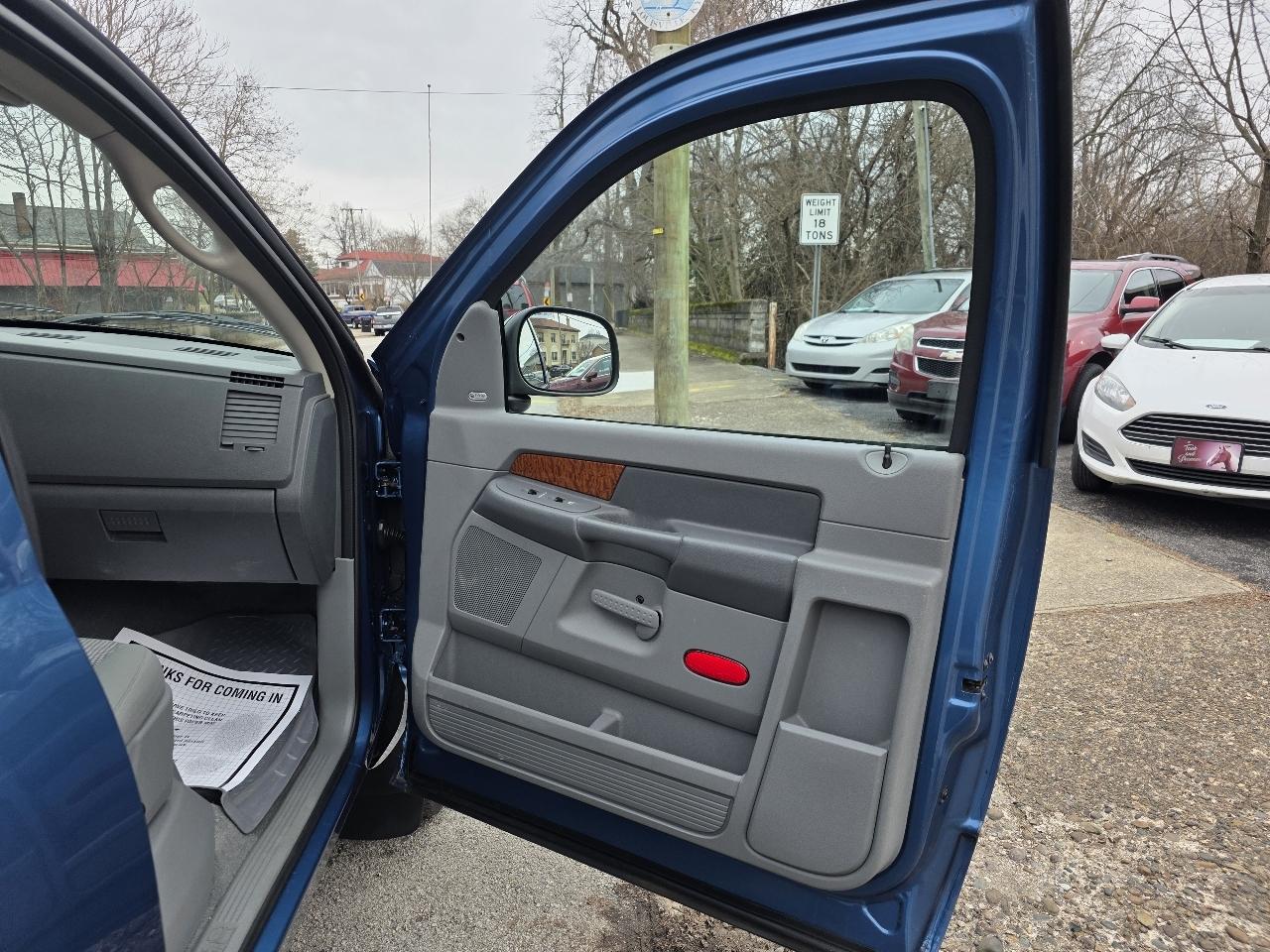 Dodge Ram 1500 SLT 4WD 2006