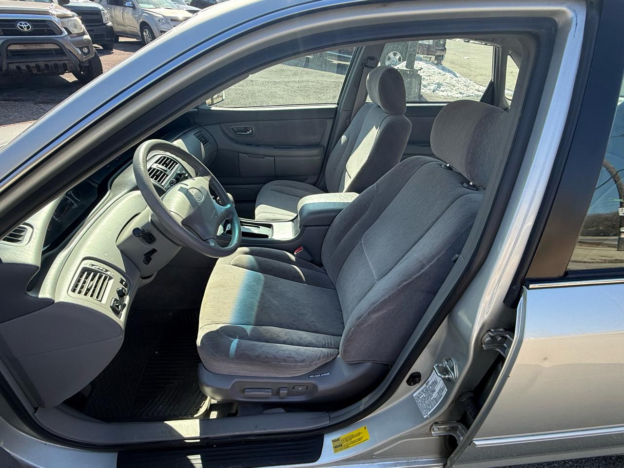 Toyota Avalon XLS 4D Sedan 2000