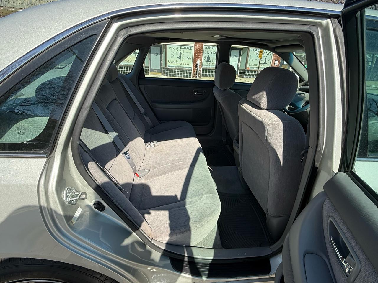 Toyota Avalon XLS 4D Sedan 2000