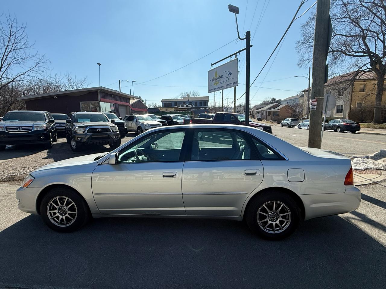 Toyota Avalon XLS 4D Sedan 2000