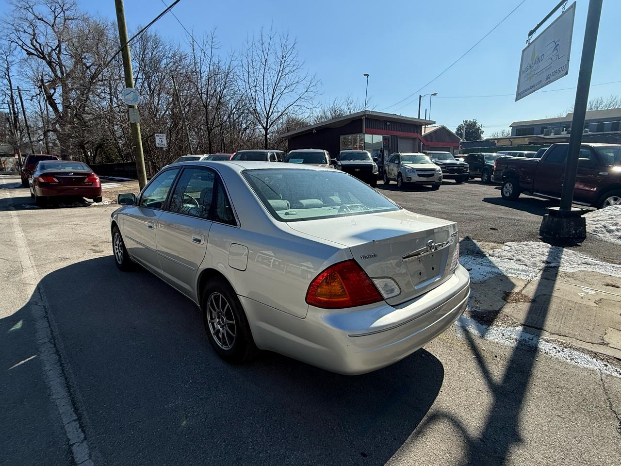 Toyota Avalon XLS 4D Sedan 2000