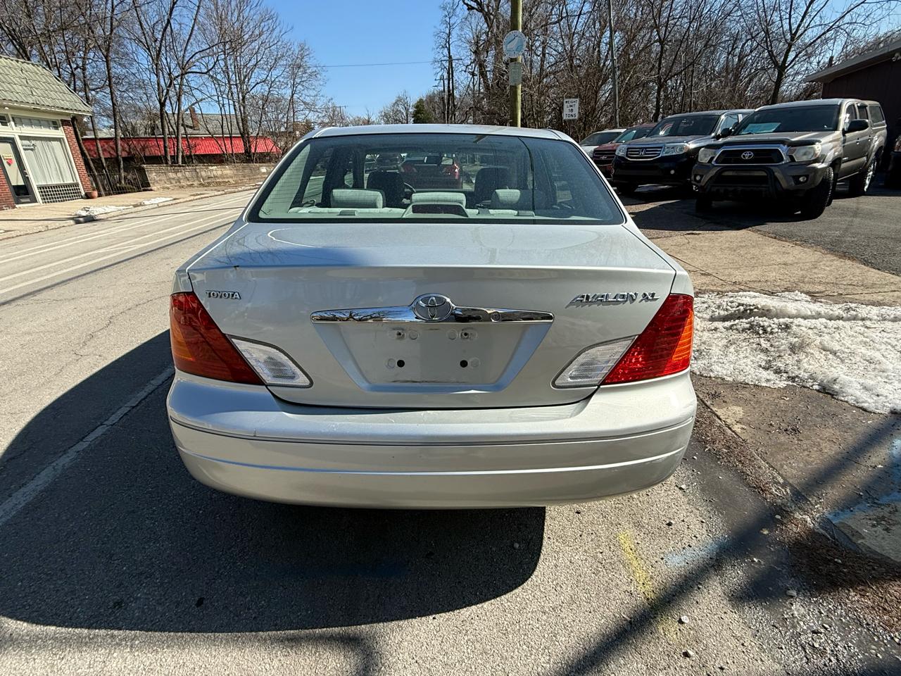 Toyota Avalon XLS 4D Sedan 2000