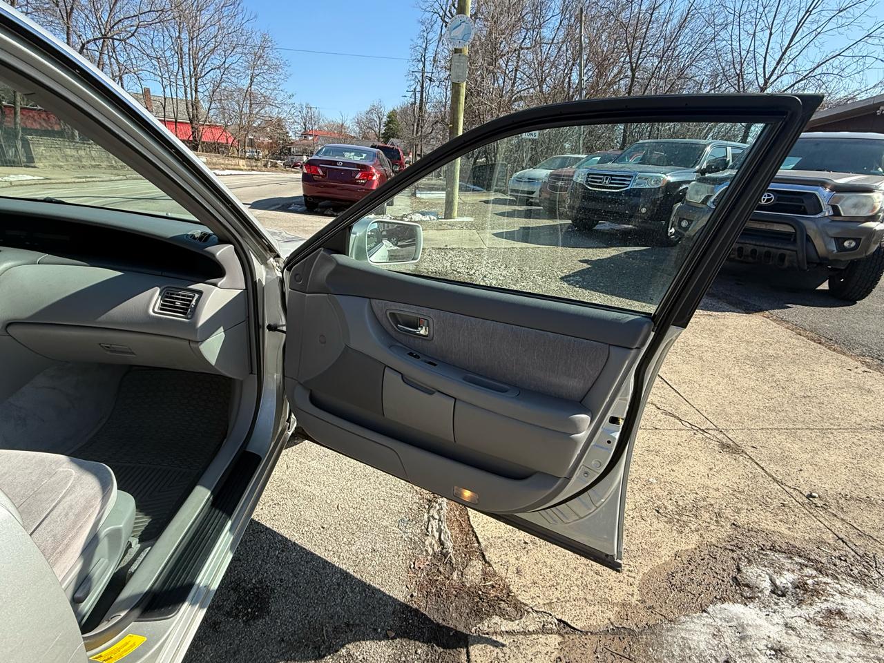 Toyota Avalon XLS 4D Sedan 2000