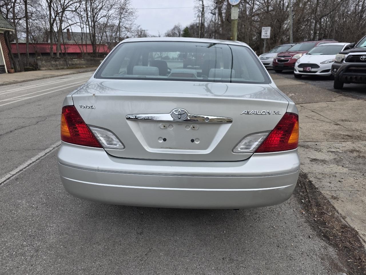 Toyota Avalon XLS 4D Sedan 2000