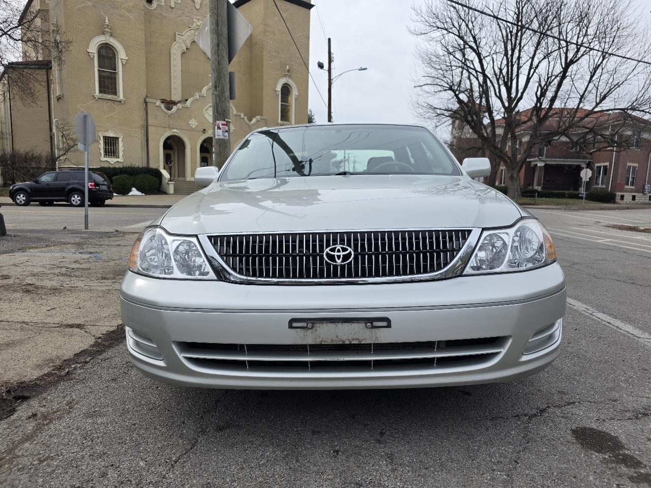 Toyota Avalon XLS 4D Sedan 2000