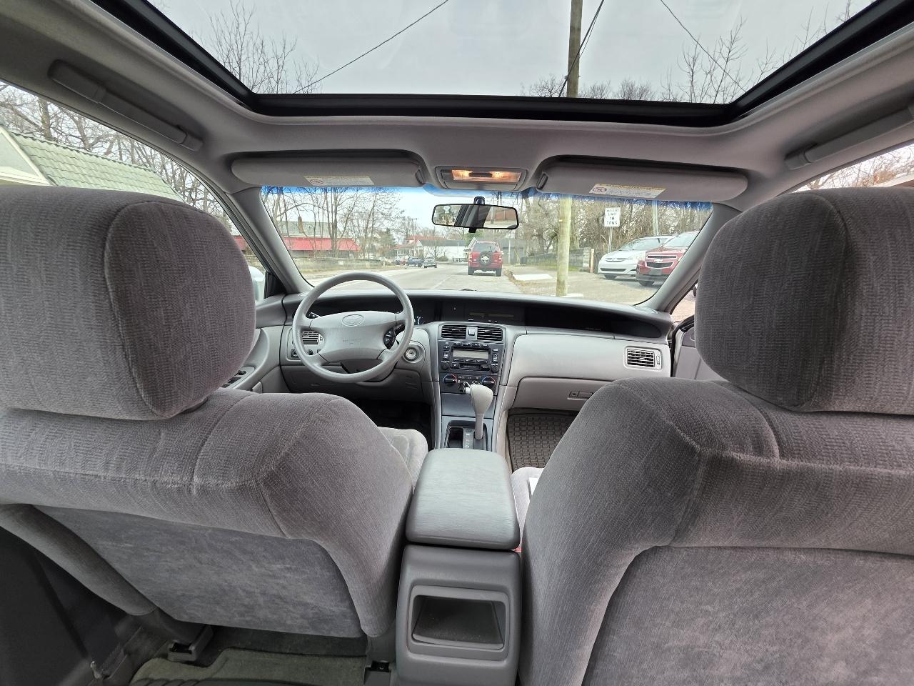 Toyota Avalon XLS 4D Sedan 2000