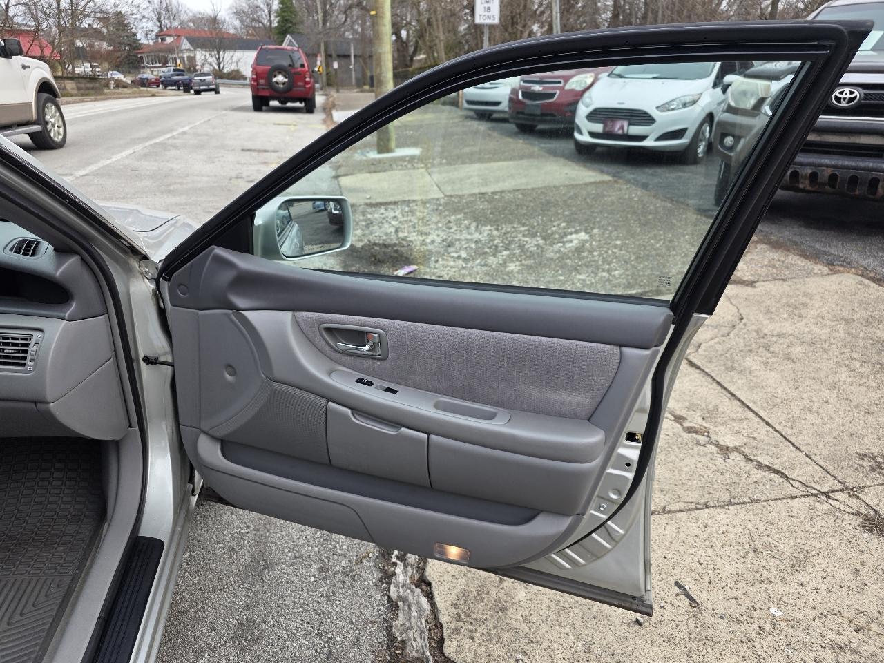 Toyota Avalon XLS 4D Sedan 2000