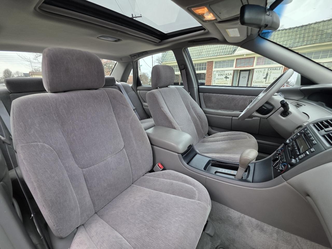 Toyota Avalon XLS 4D Sedan 2000