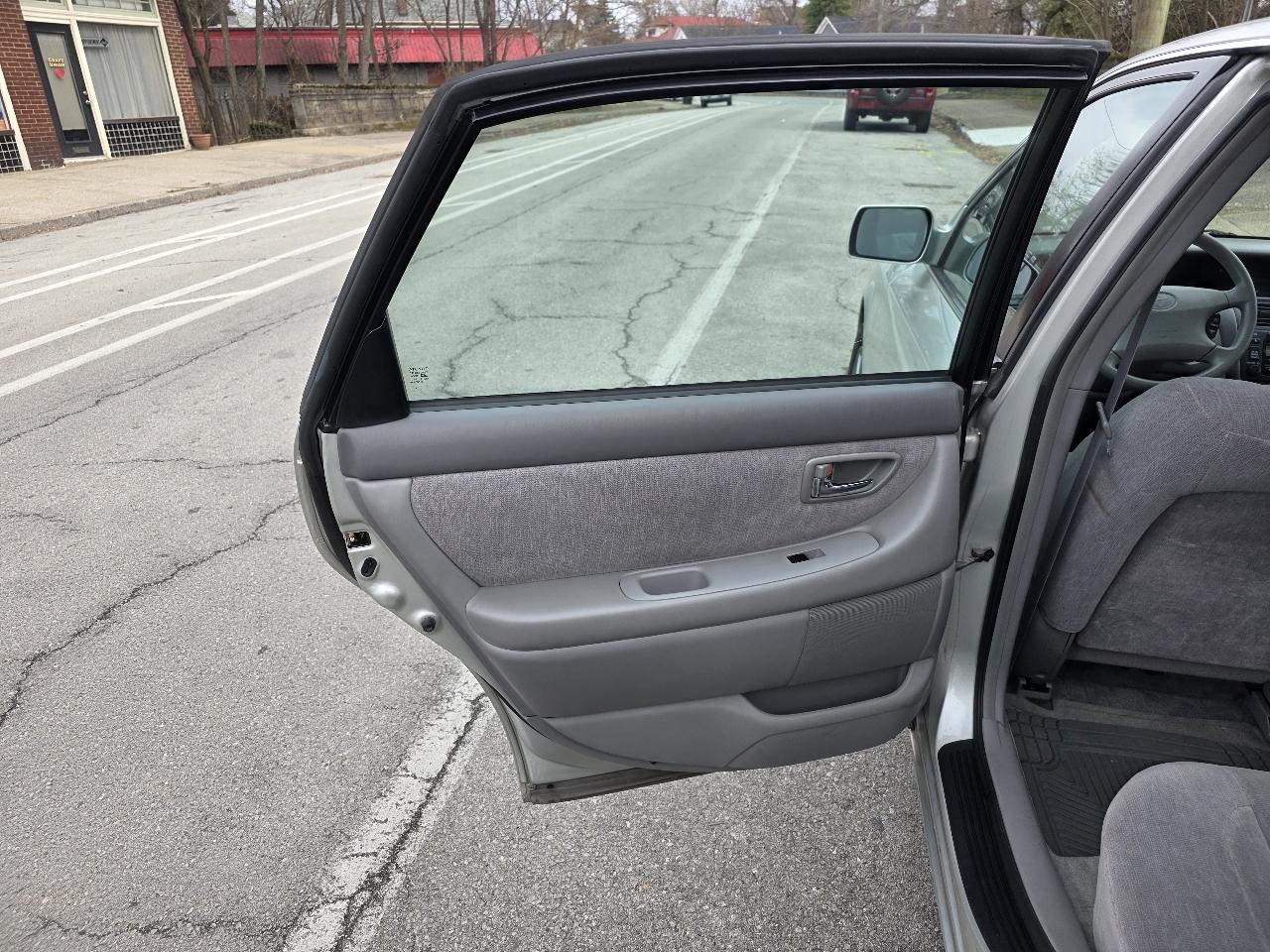 Toyota Avalon XLS 4D Sedan 2000