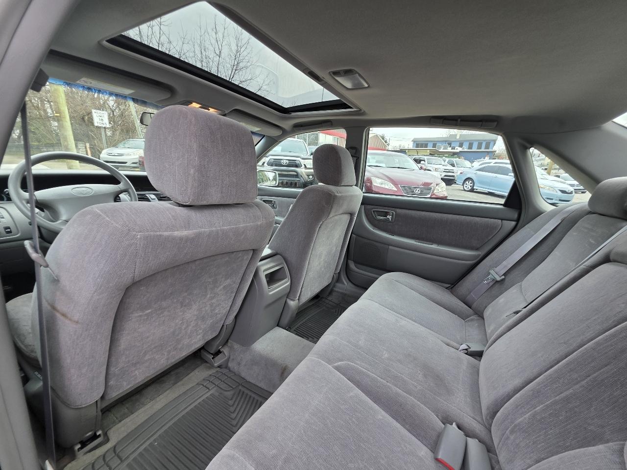 Toyota Avalon XLS 4D Sedan 2000