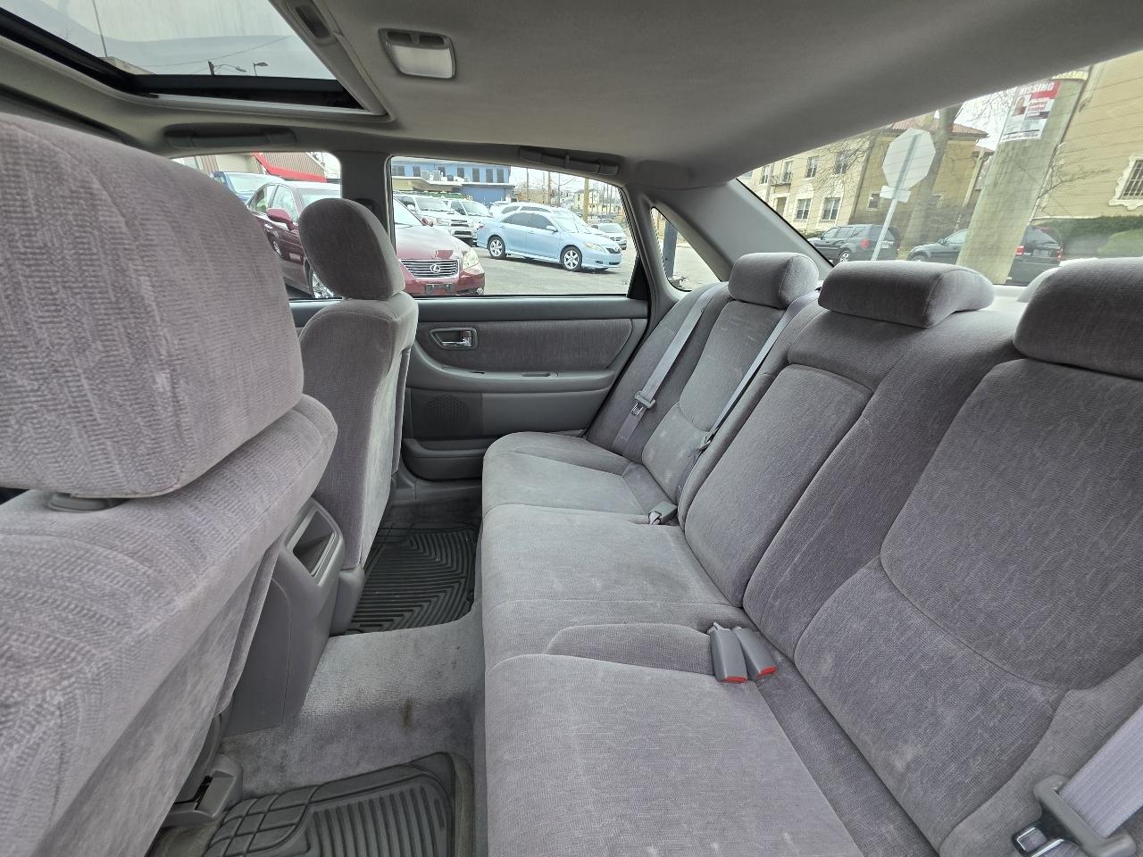 Toyota Avalon XLS 4D Sedan 2000