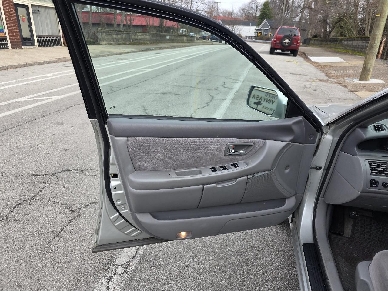 Toyota Avalon XLS 4D Sedan 2000