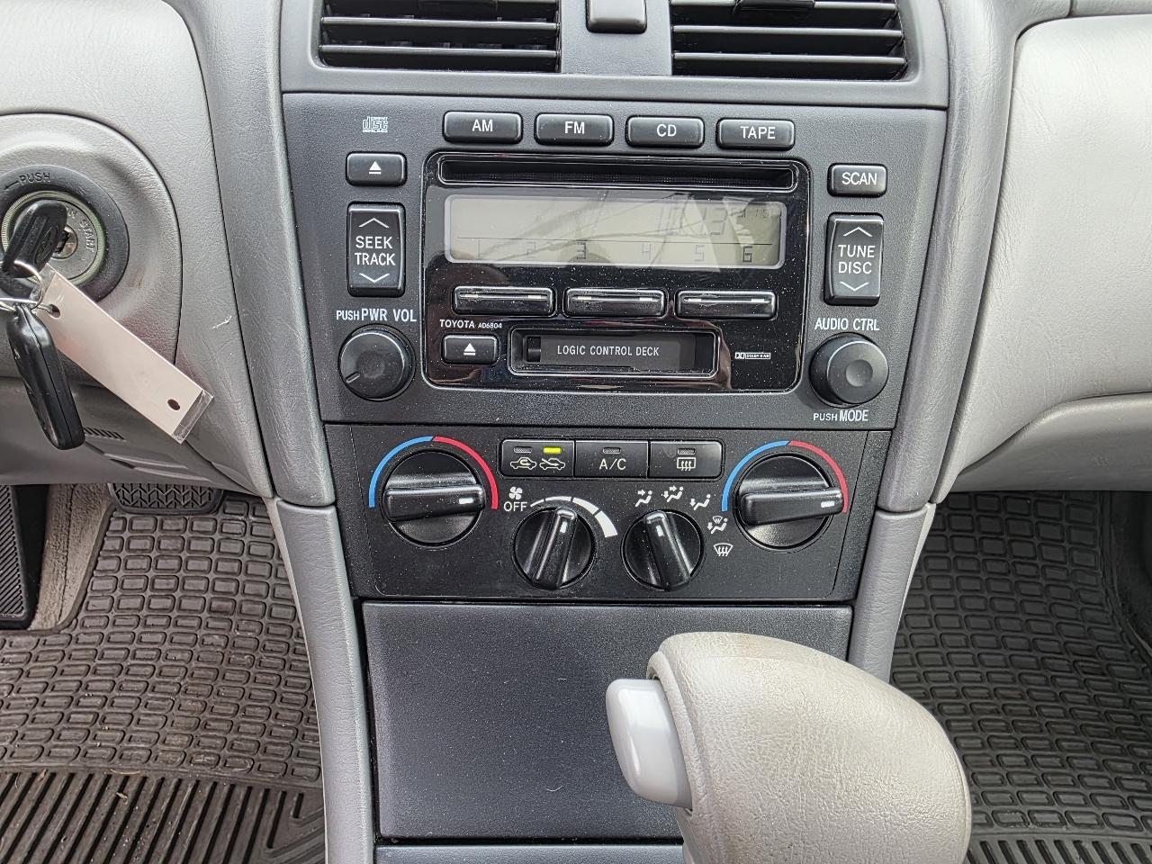 Toyota Avalon XLS 4D Sedan 2000