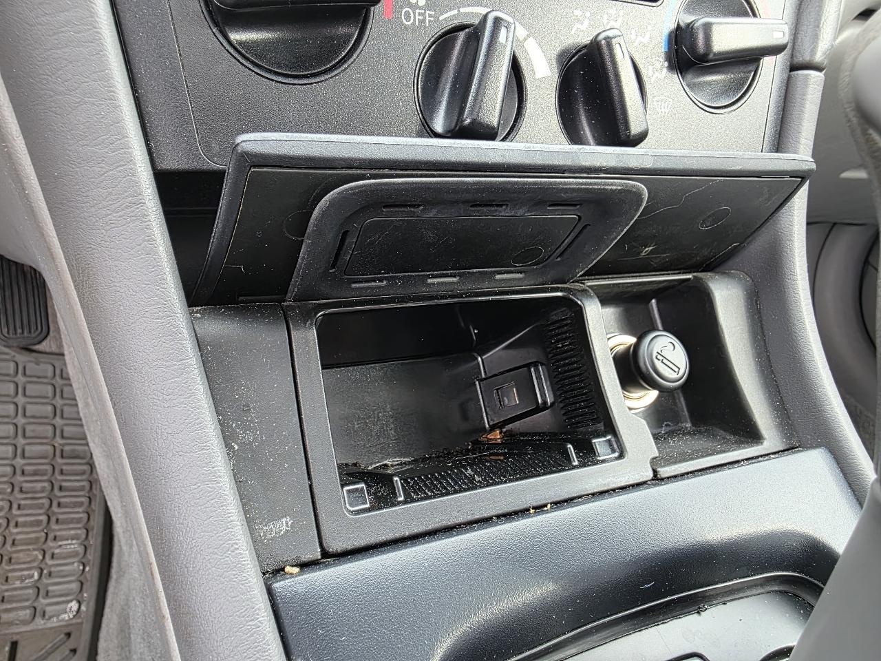 Toyota Avalon XLS 4D Sedan 2000