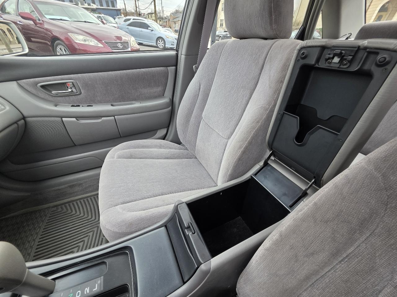 Toyota Avalon XLS 4D Sedan 2000