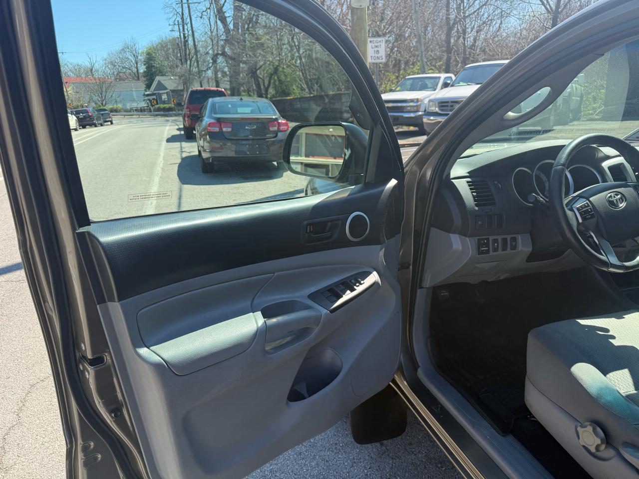 Toyota Tacoma SR5 Double Cab 4WD V6 2012