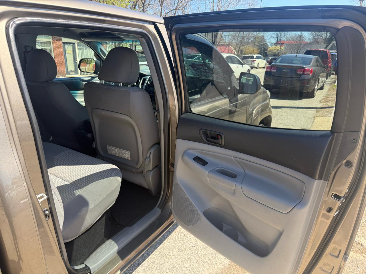 Toyota Tacoma SR5 Double Cab 4WD V6 2012