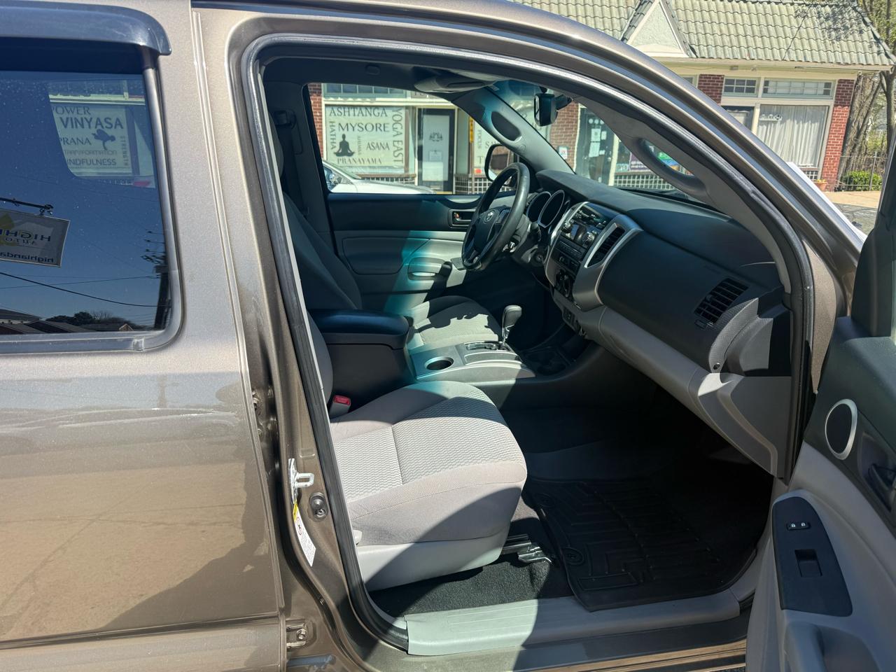 Toyota Tacoma SR5 Double Cab 4WD V6 2012