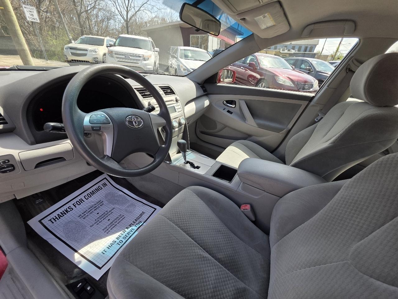 Toyota Camry LE 5-Spd AT 2009