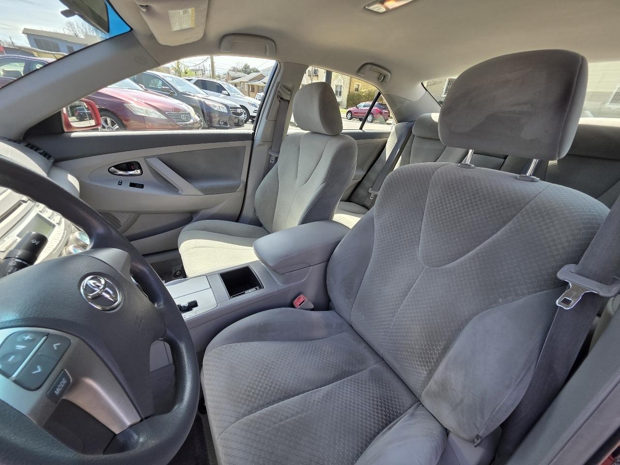 Toyota Camry LE 5-Spd AT 2009