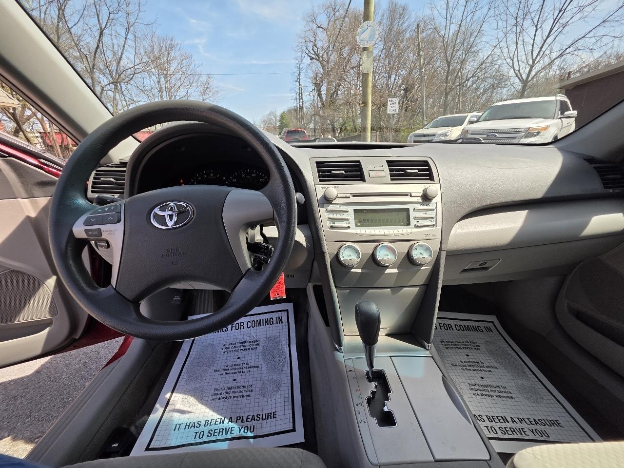 Toyota Camry LE 5-Spd AT 2009