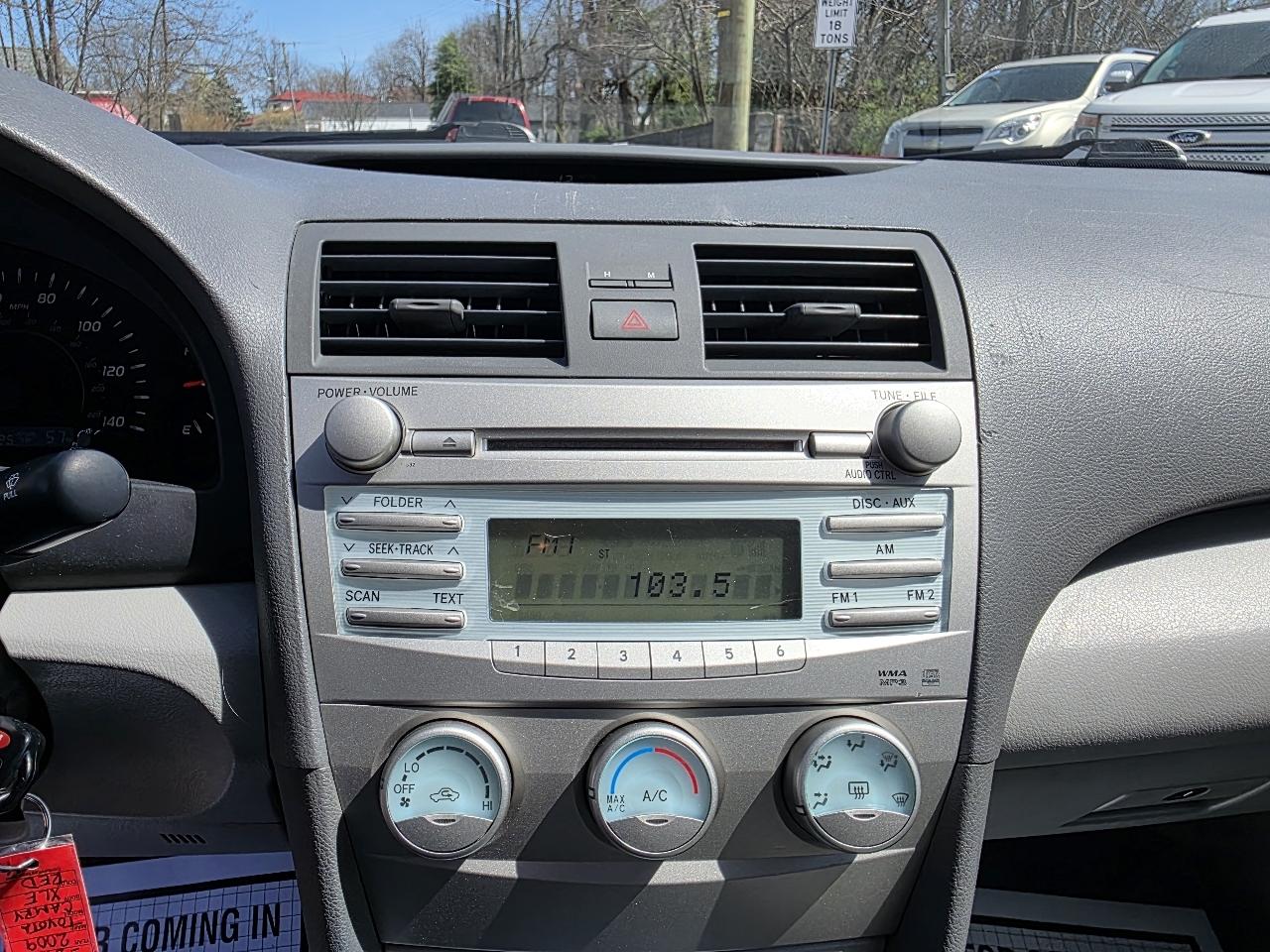 Toyota Camry LE 5-Spd AT 2009