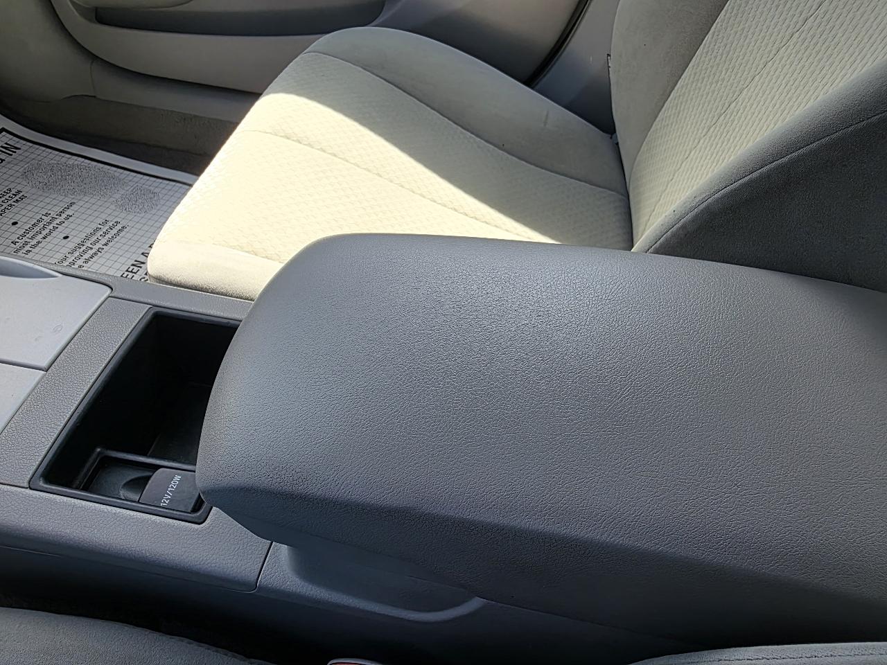 Toyota Camry LE 5-Spd AT 2009