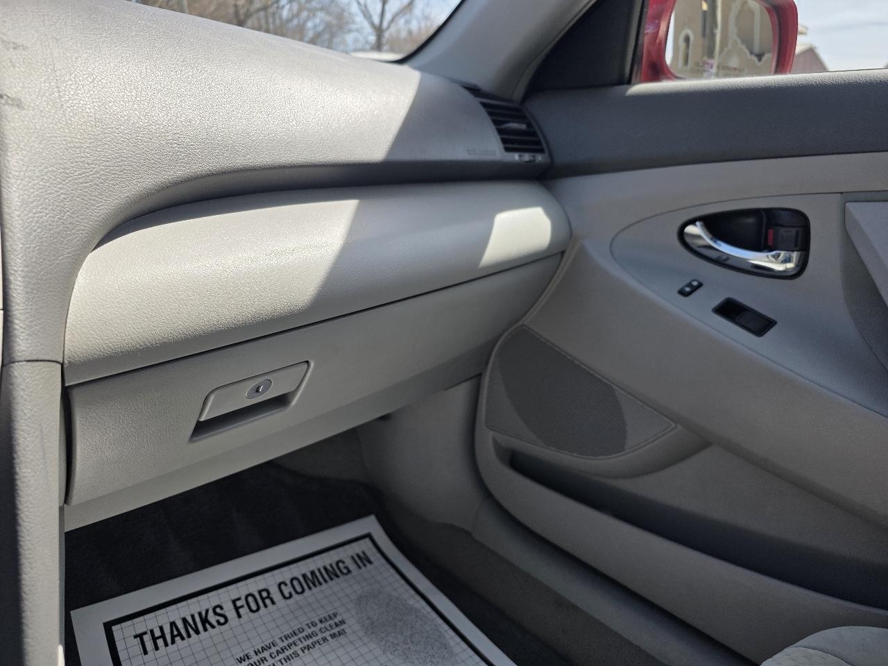 Toyota Camry LE 5-Spd AT 2009