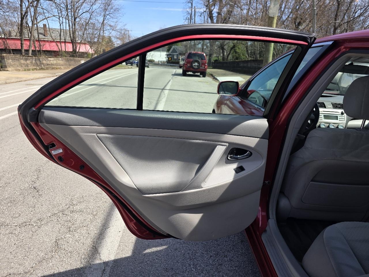 Toyota Camry LE 5-Spd AT 2009