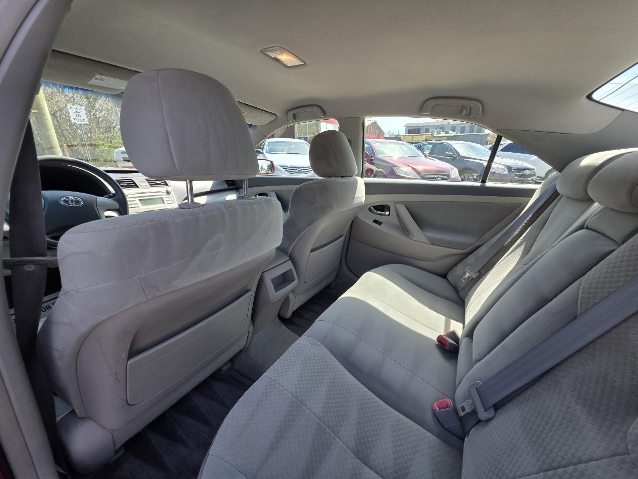 Toyota Camry LE 5-Spd AT 2009