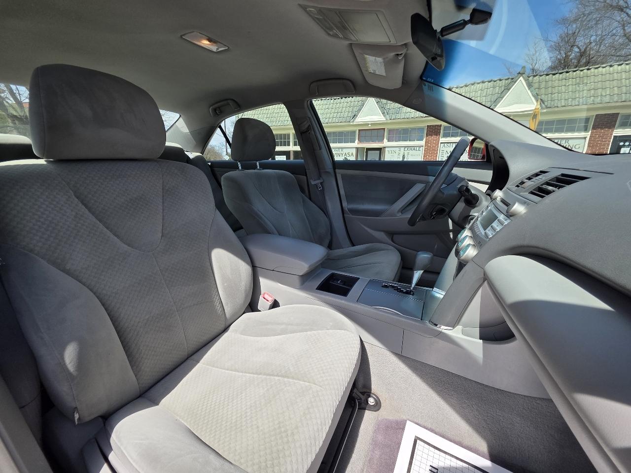 Toyota Camry LE 5-Spd AT 2009