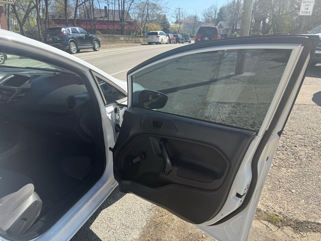 Ford Fiesta S Sedan 2014