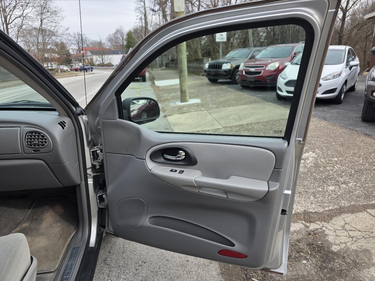 Chevrolet TrailBlazer LS 4WD 2005