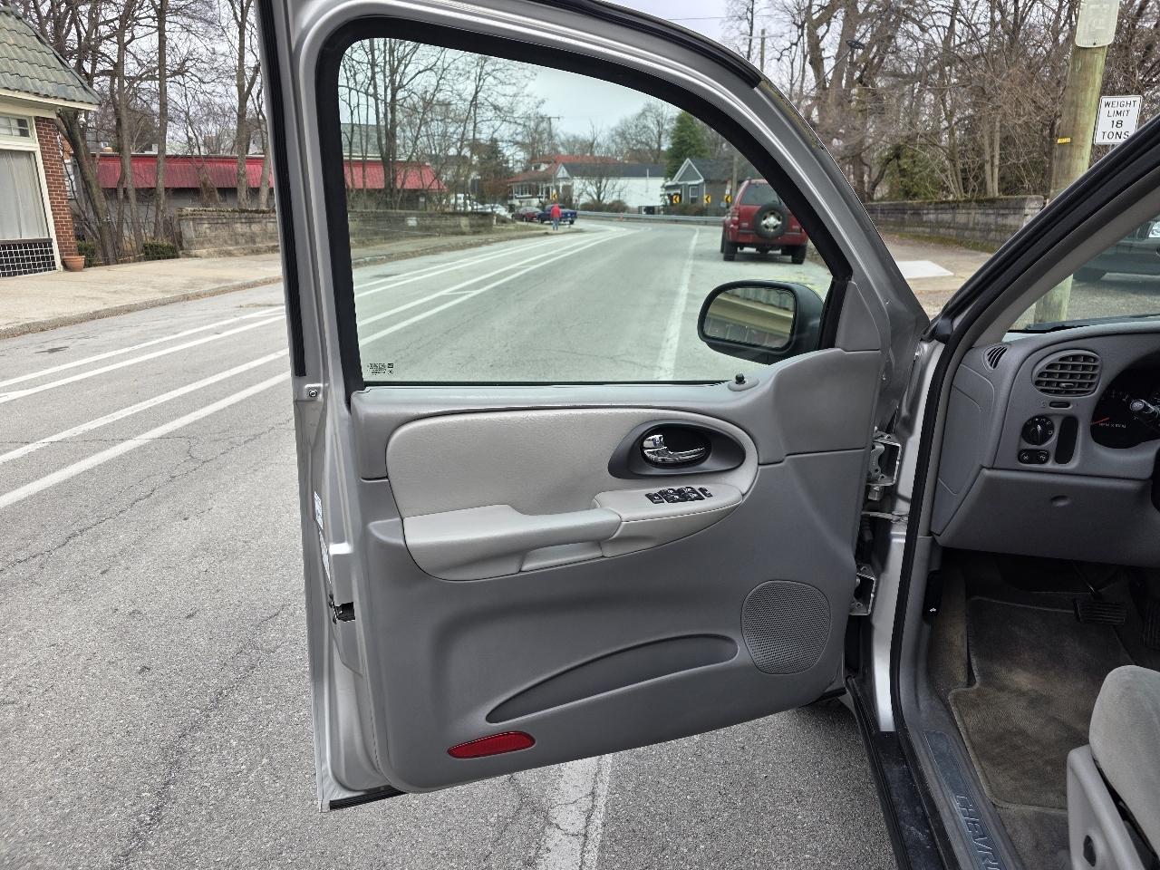Chevrolet TrailBlazer LS 4WD 2005