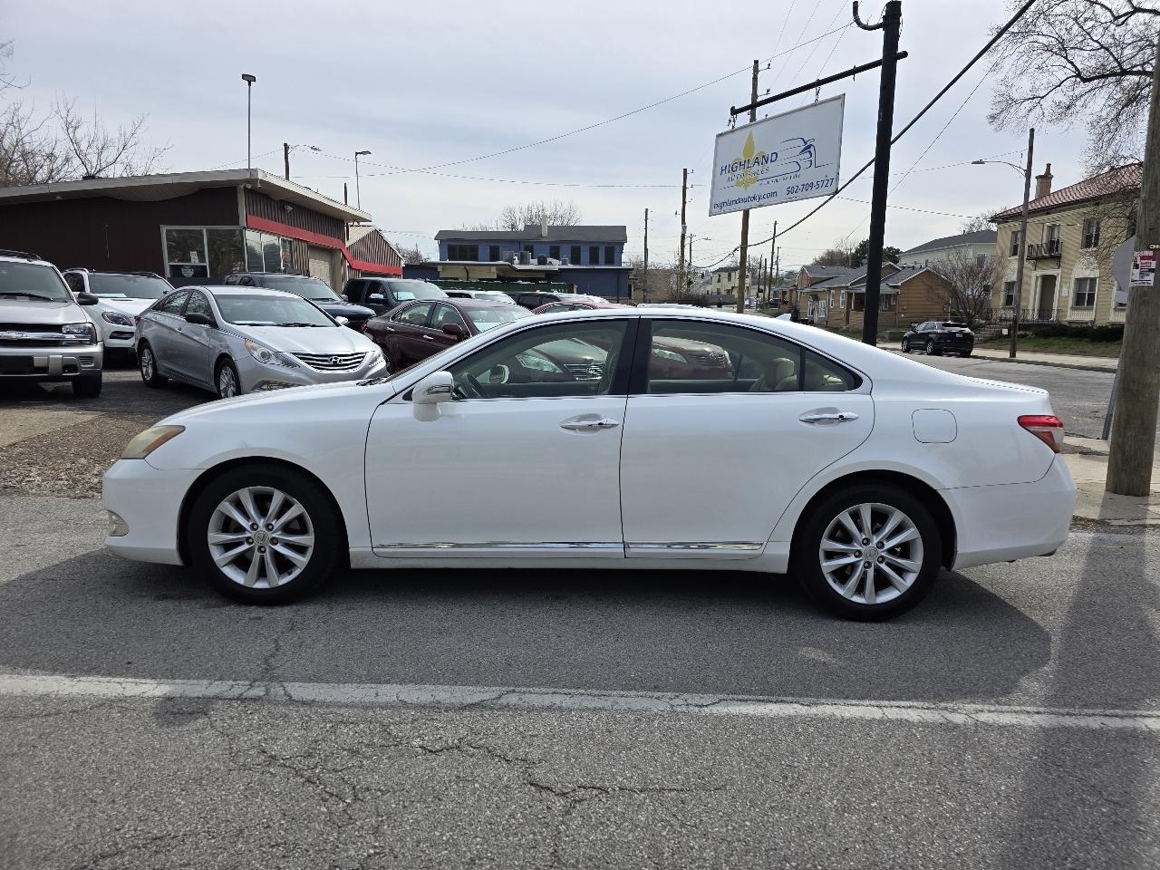Lexus ES 350 Sedan 2011