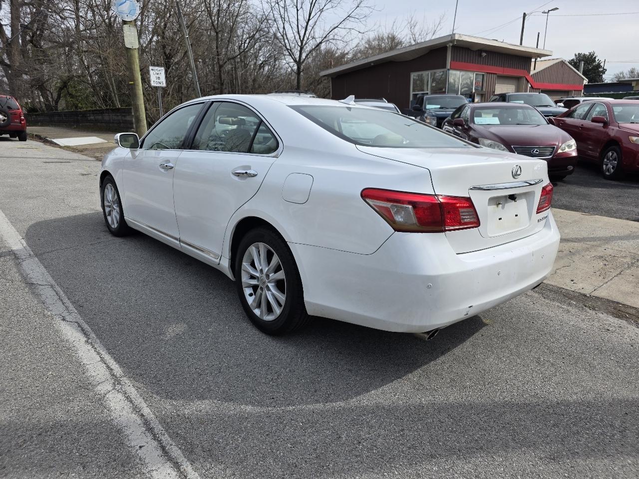 Lexus ES 350 Sedan 2011