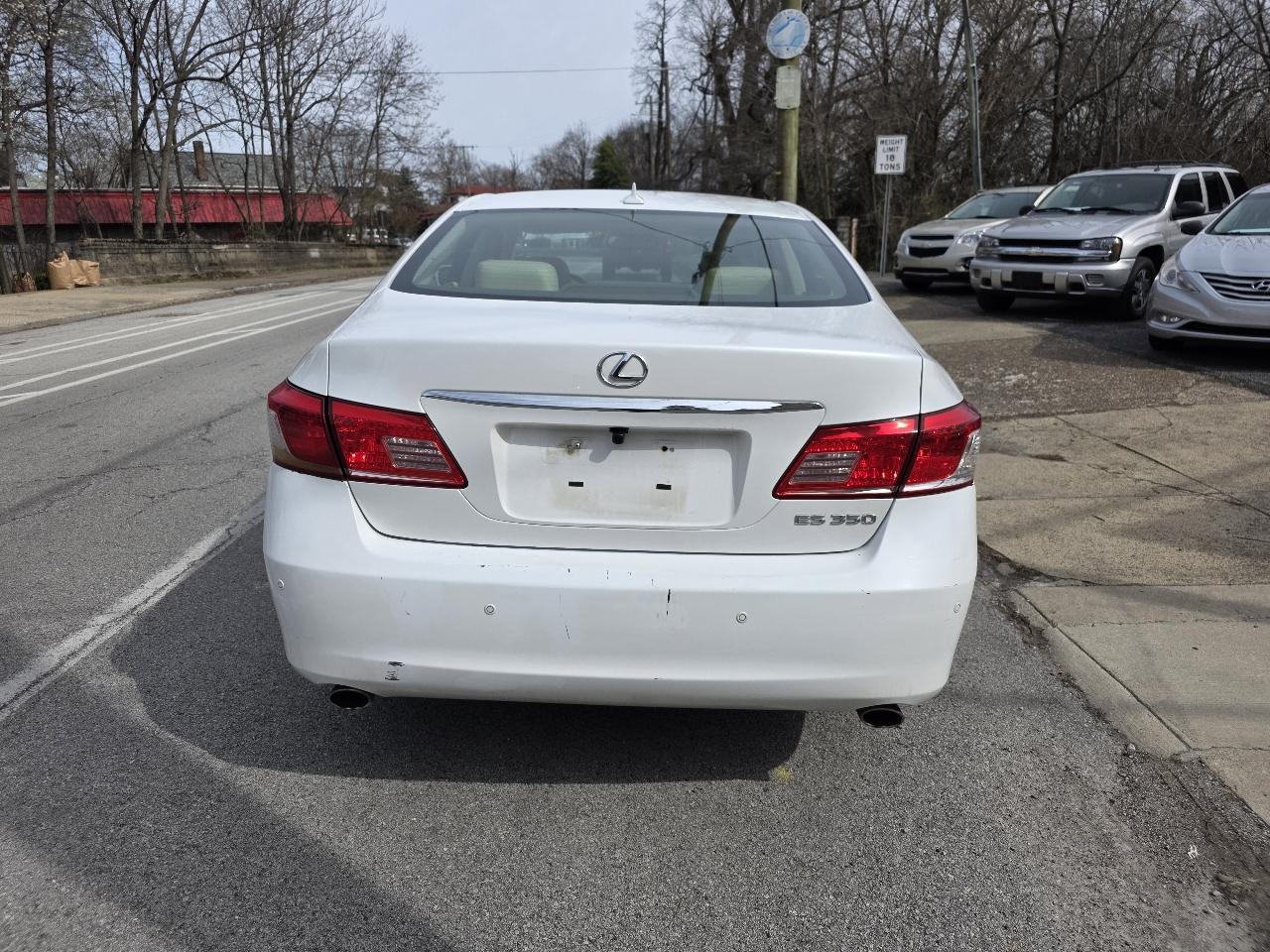 Lexus ES 350 Sedan 2011